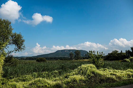 A National Geographic top úti célként ajánlja a Balaton-felvidéken is áthaladó Országos Kéktúrát