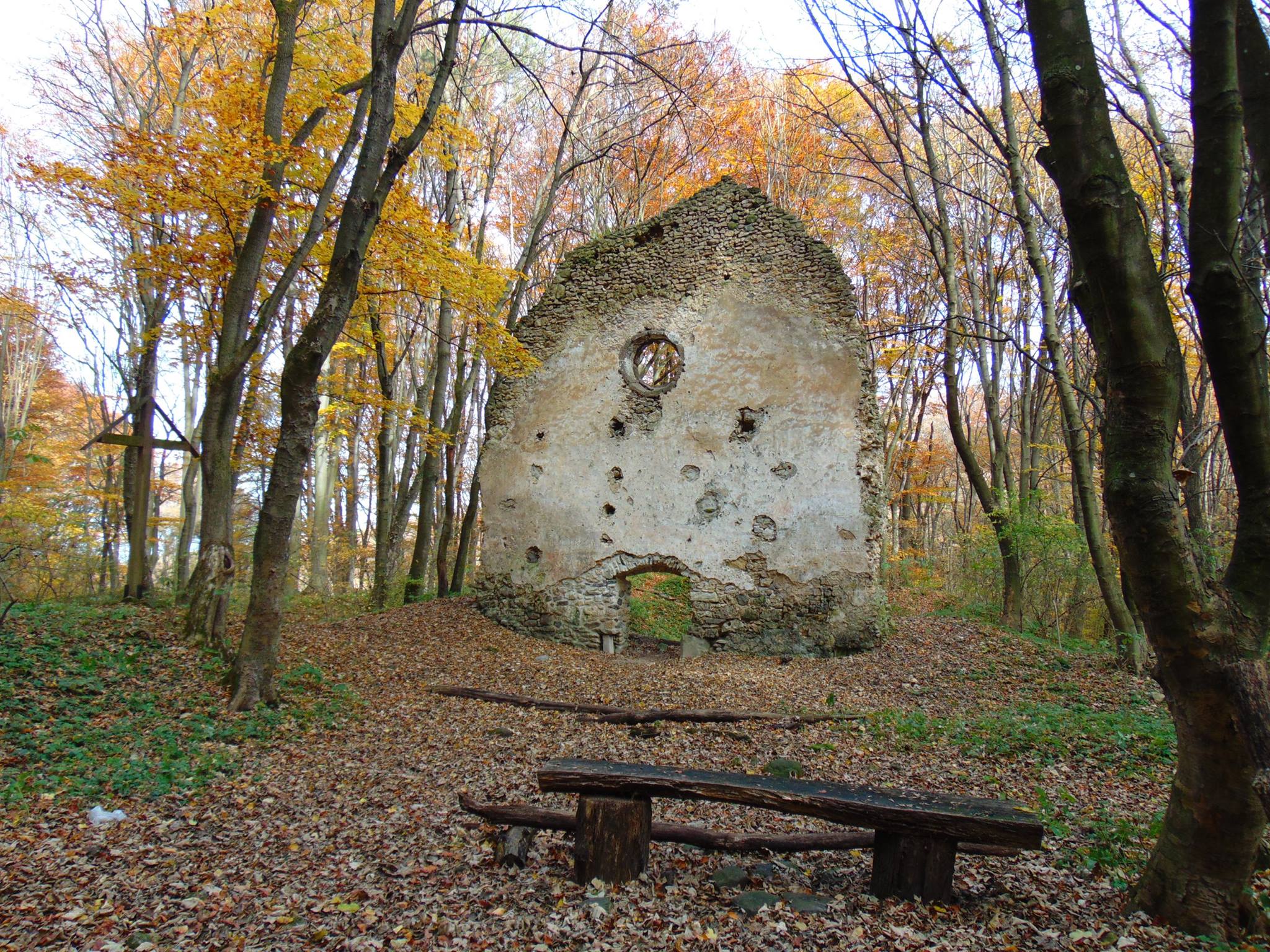 Bakancslistás helyek a Balaton körül – A tálodi kolostorrom, Pula
