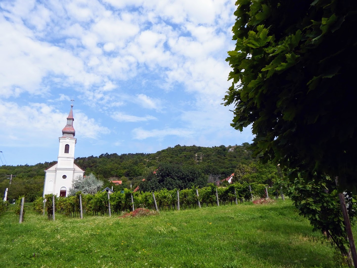 Bakancslistás helyek a Balaton körül –  Becehegyi Szentháromság Kápolna, Balatongyörök