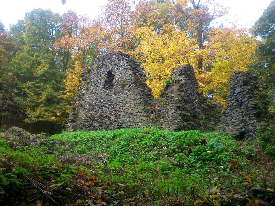 Bakancslistás helyek a Balaton körül – Pálos kolostorrom, Lesenceistvánd-Uzsabánya