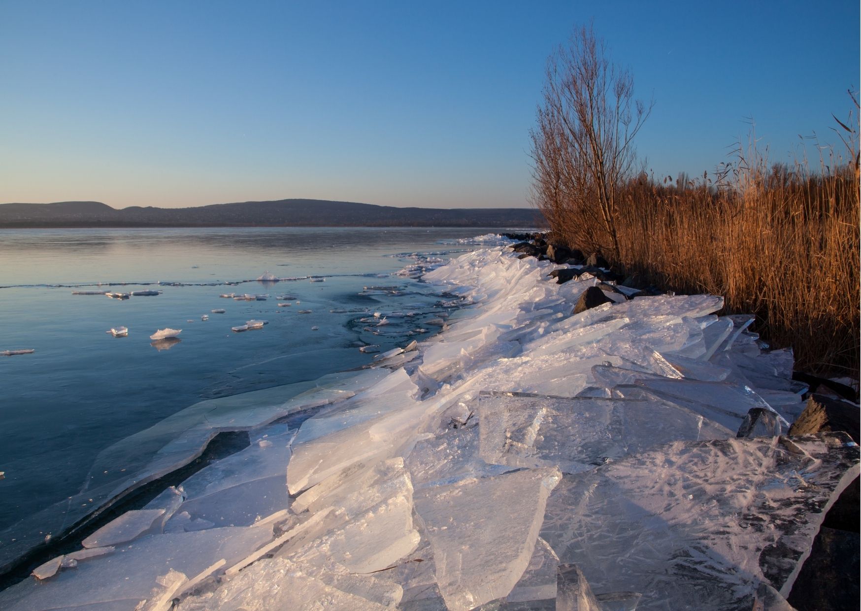 Veszélyesnek ítéli meg a rendőrség a Balaton jegét