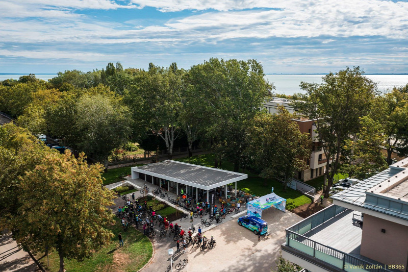 Európai szintű kerékpáros központot adtak át Balatonfüreden