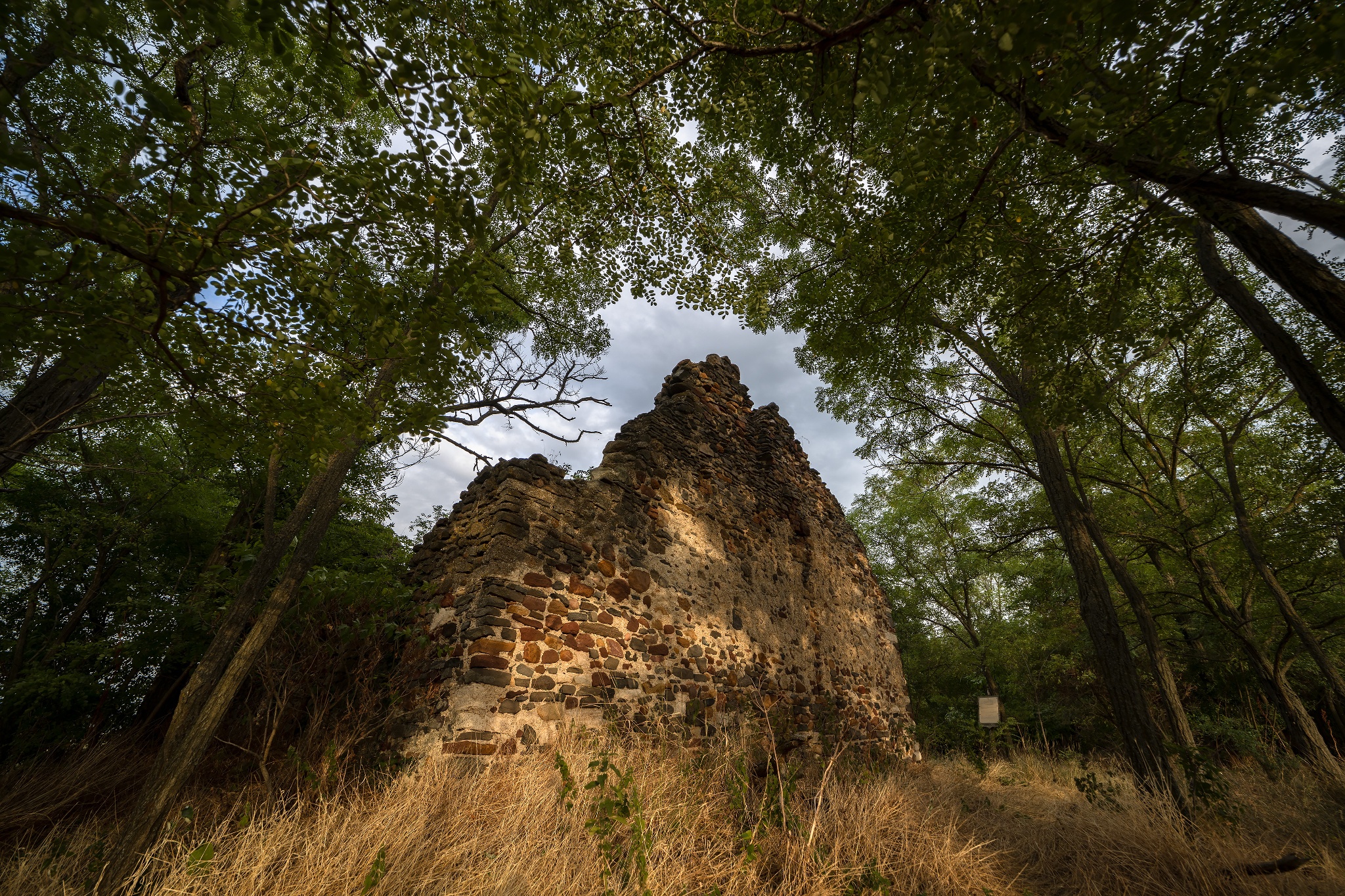 Bakancslistás helyek a Balaton körül – Kerekikáli templomrom