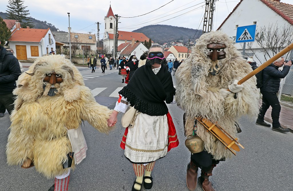 Busójárást tartottak Balatonfüreden is