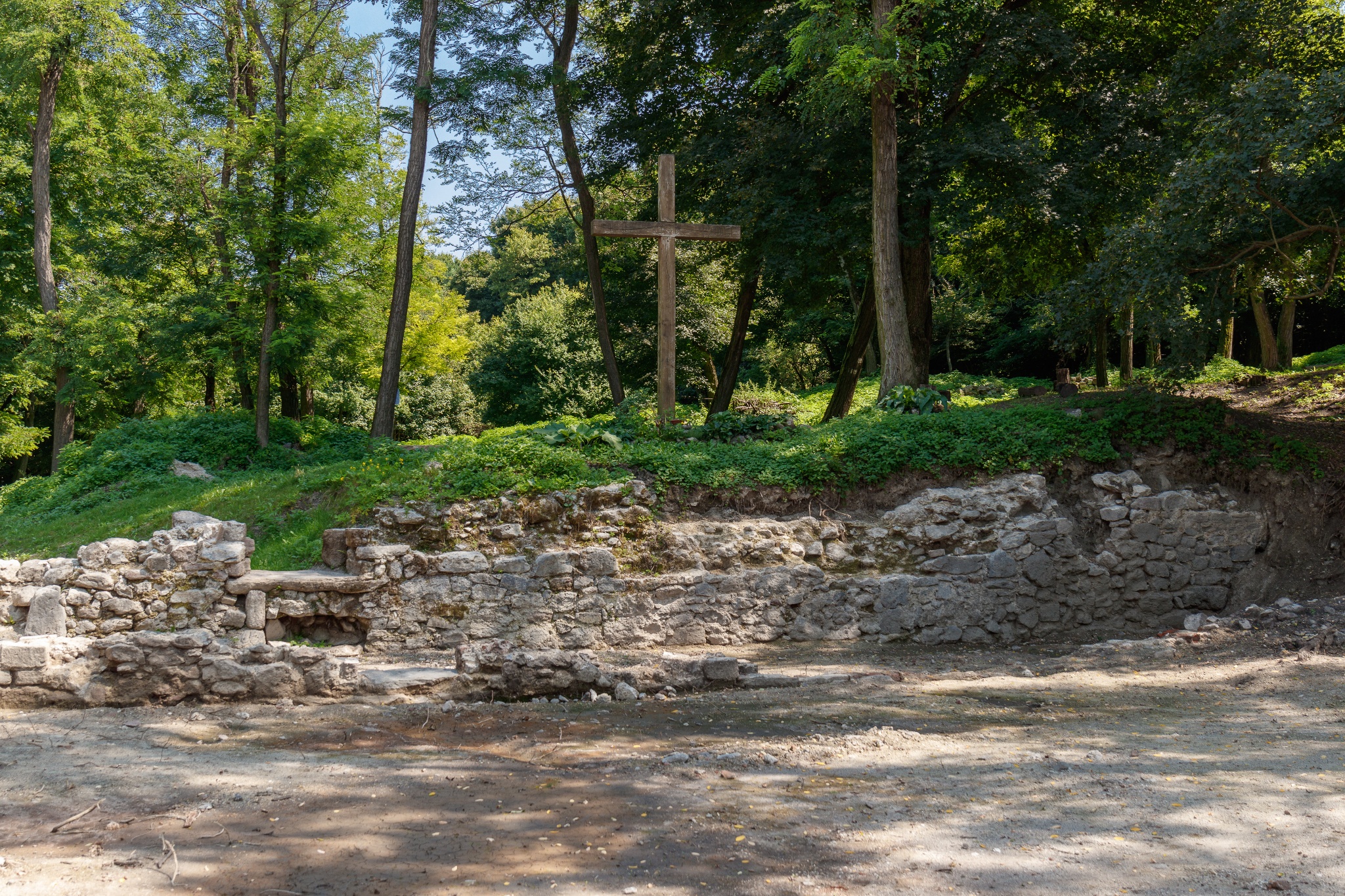 Bakancslistás helyek a Balaton körül – Almádi monostor rom, Monostorapáti