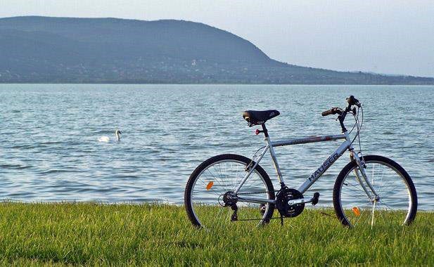 Kerékpárra fel, irány a Balaton