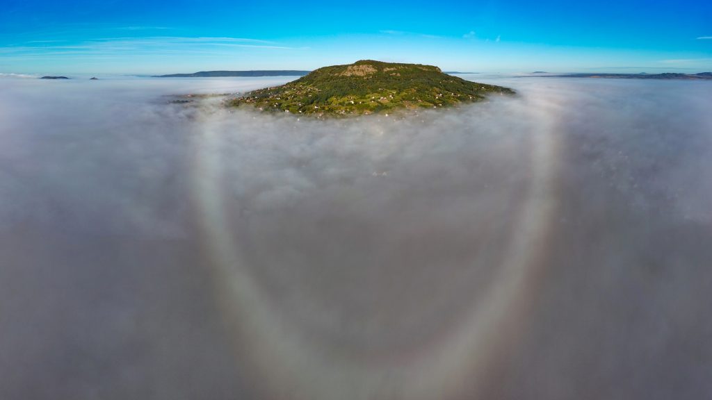 Lélegzetelállító légköri jelenségről készült fotó a Balaton-felvidéken