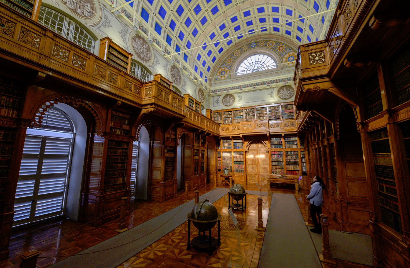 Átadták a zirci műemlék könyvtár eredeti állapotban felújított kis galériáját
