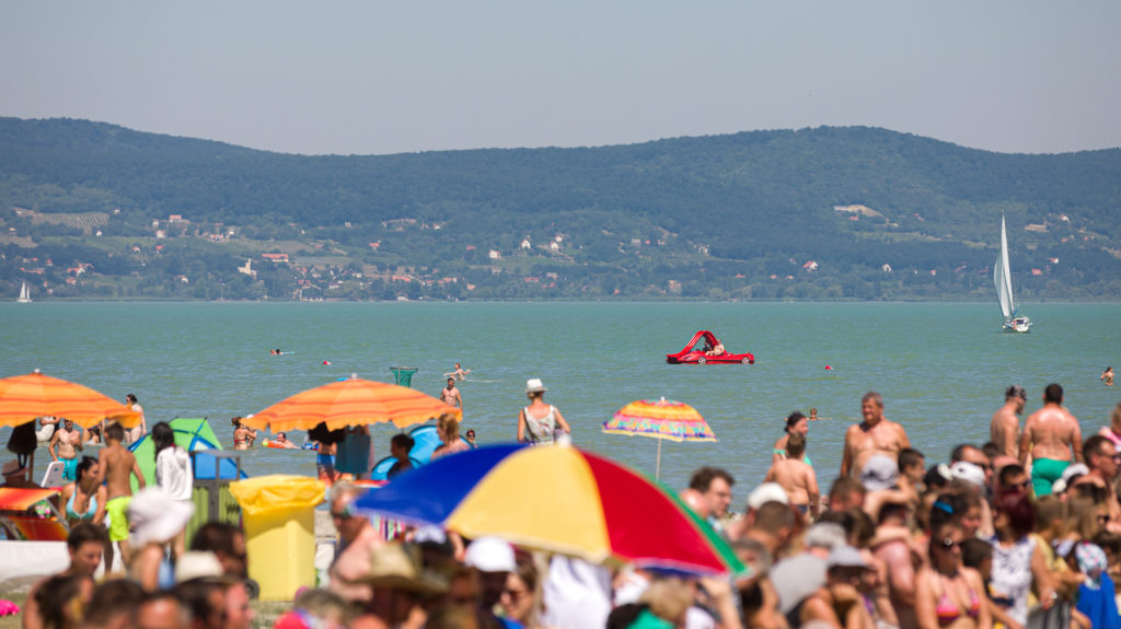 Még mindig kiváló a Balaton vízminősége, néhány másik stranddal viszont jobb lesz vigyázni