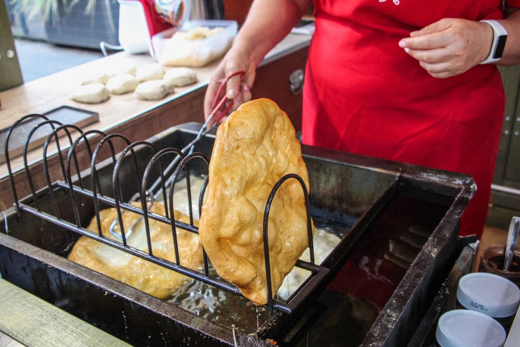 Lasszóval kapkodnak a munkavállalók után a balatoni vendéglátóhelyek