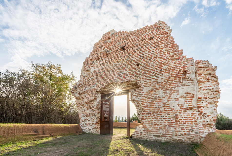 Újjászületett a Varjaskéri templomrom