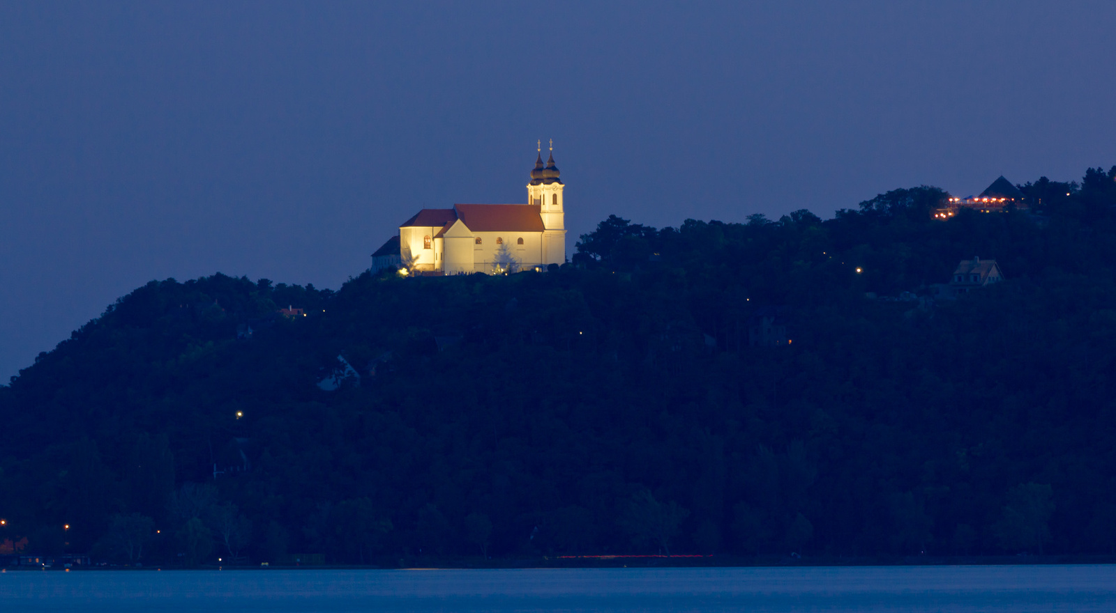 Heteken át ömlött a szennyvíz a Balatonba Tihanynál