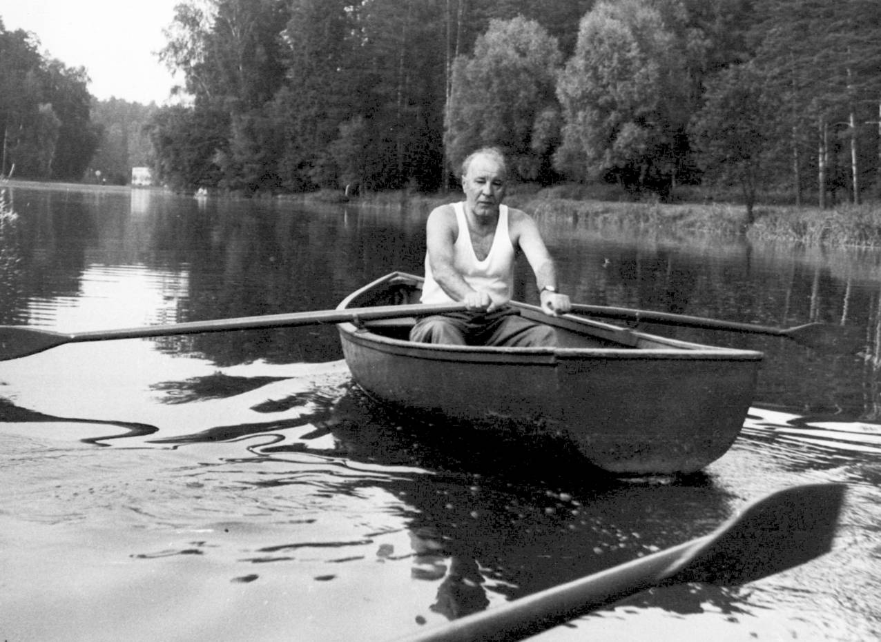 Ezért építtetett mesterséges szigetet a Balatonba Kádár János