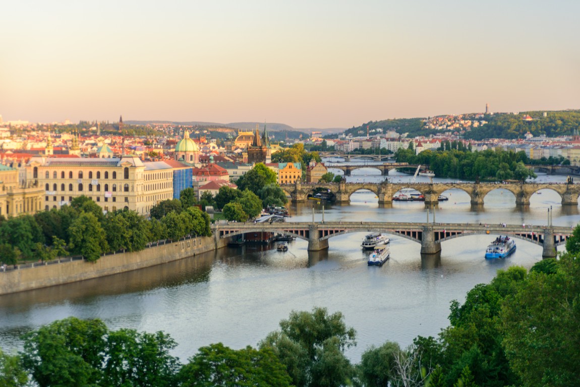 Hol találhatod meg a legolcsóbb repülőjegyeket Prágába?