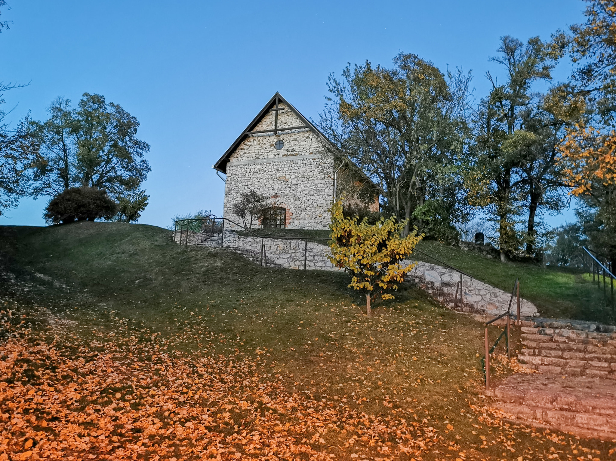 Bakancslistás helyek a Balaton körül – Temetőkápolna, Örvényes