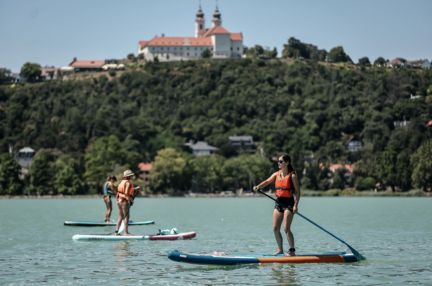 Júliusban jön a nyolcadik Balaton-átevezés