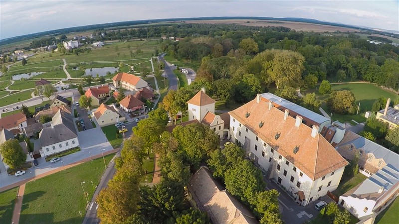 Bakancslistás helyek a Balaton körül – Esterházy-kastély, Devecser