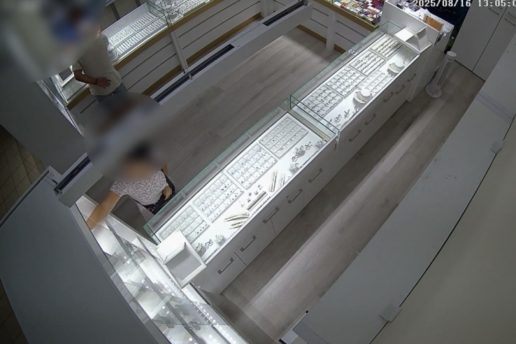 11 millió forint értékben loptak ékszereket egy balatonfüredi üzletből