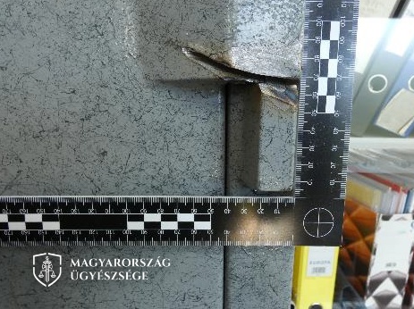 Sarokcsiszolóval esett a trezornak a botcsinálta betörő Kaposváron