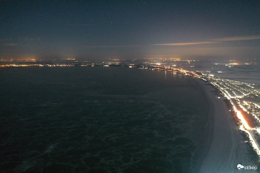 Kilenc év után teljesen befagyott a Balaton