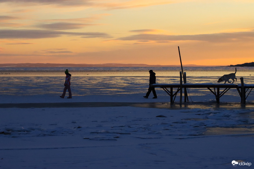 Rá lehet lépni a Balaton jegére