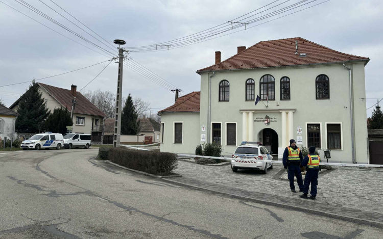 Fejbe lőtték Nagytevel polgármesterét