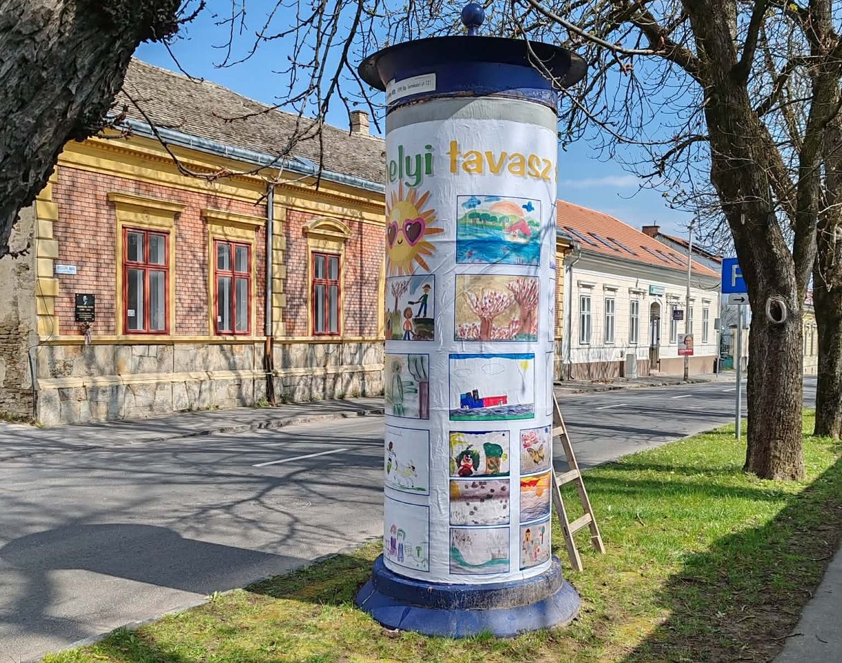 Gyerekrajzok váltották fel a háborús plakátokat Keszthelyen