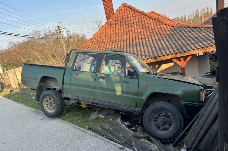 Részegen és bedrogozva okozott balesetet egy pétfürdői férfi