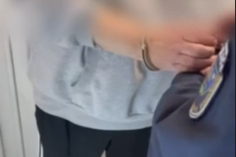 Késett az ajkai busz, lefejelte a sofőrt