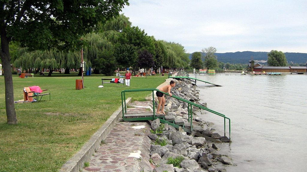 Ezt jó tudni: ingyenessé vált ez a népszerű balatoni strand