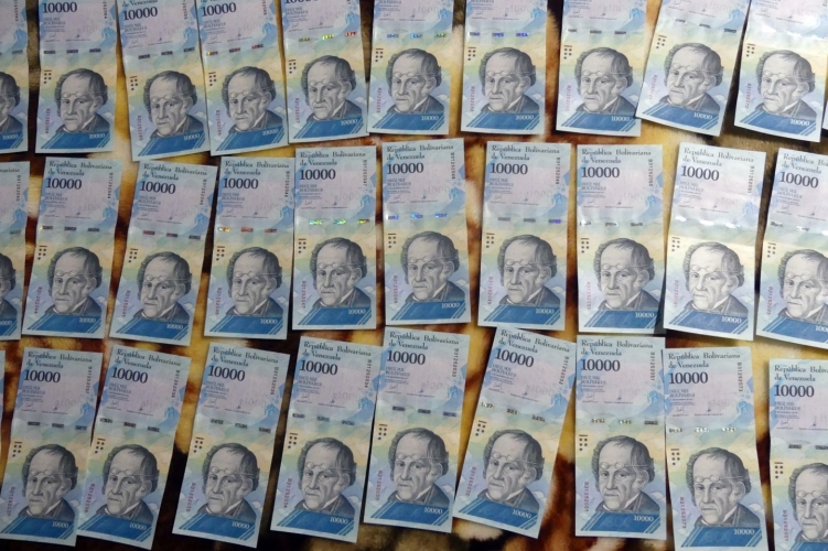 Venezuelai valutával seftelt egy bolgár szélhámos Keszthelyen