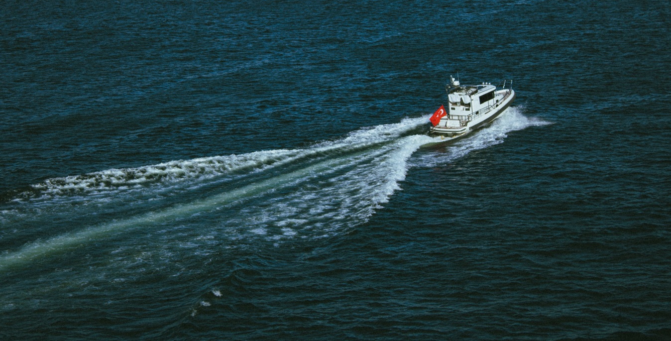 Fejbe lőtt holttestet találtak a Balatonban