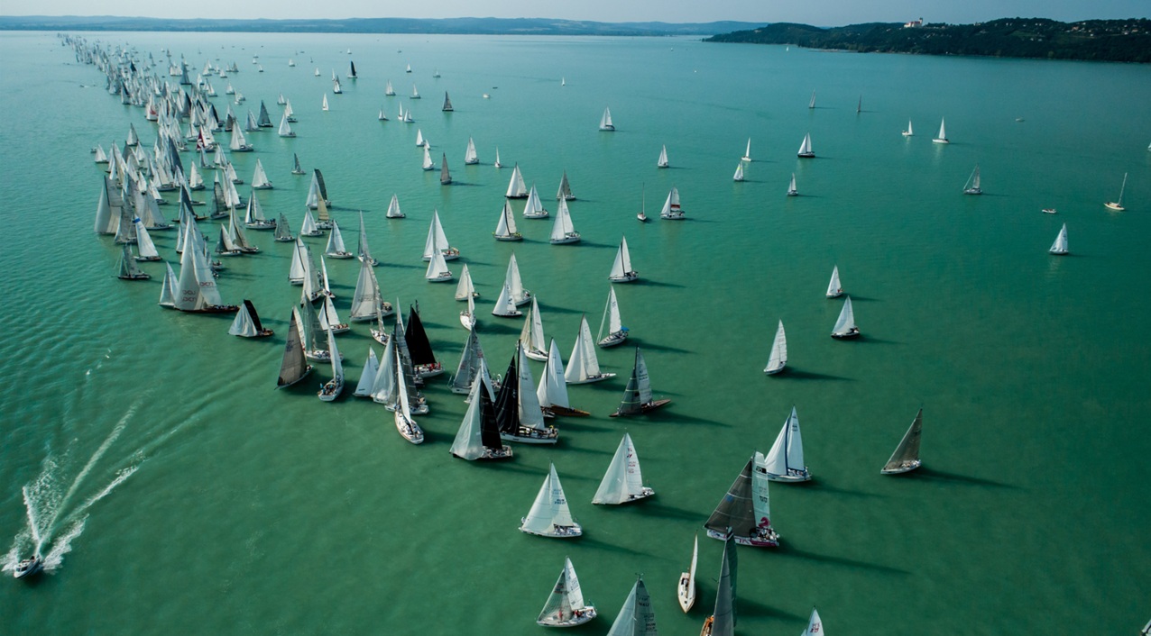 Olyan alacsony a Balaton vízszintje, hogy módosítani kellett a Kékszalag útvonalát