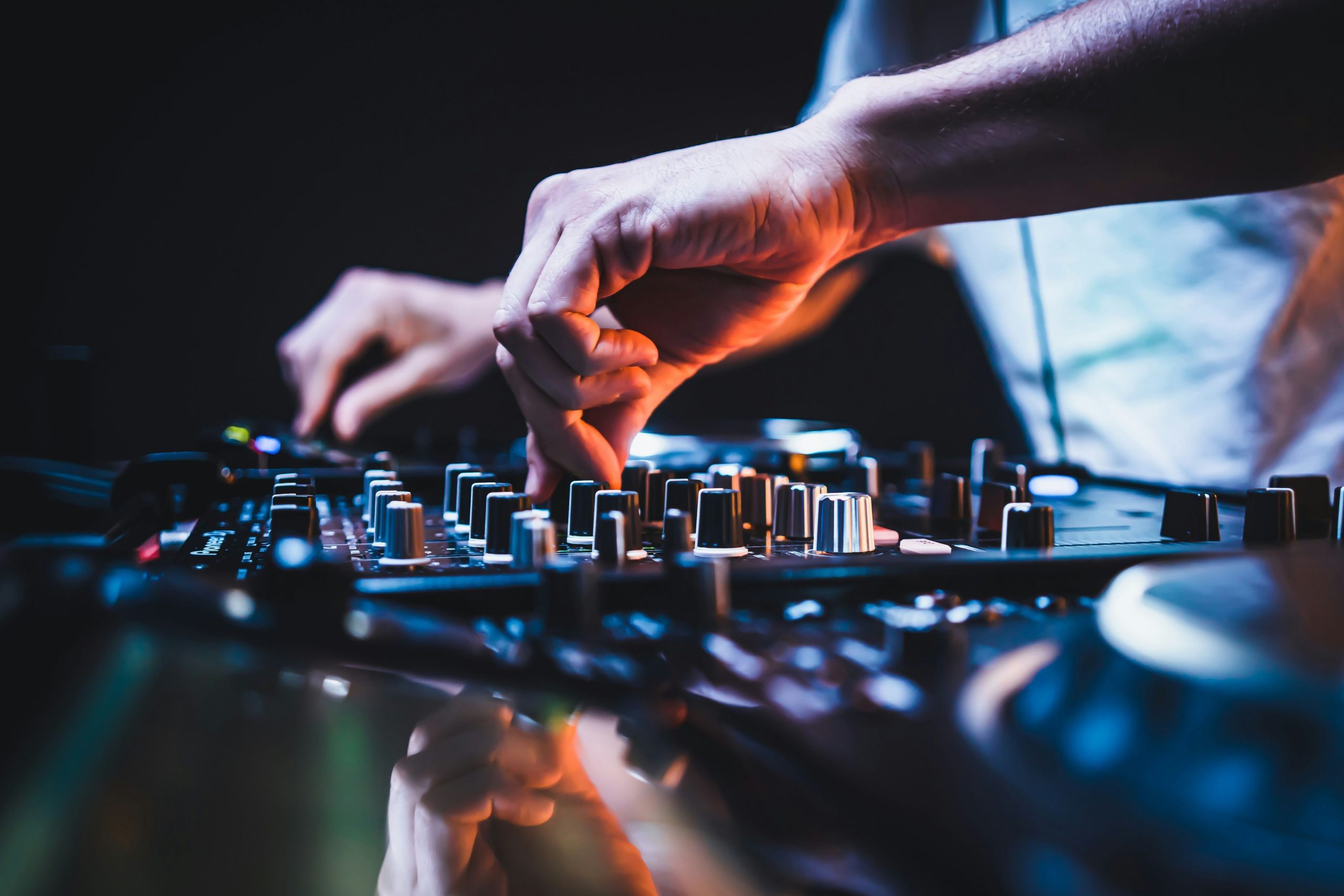 Mennyi idő szükséges ahhoz, hogy megtanuljon DJ-zni?