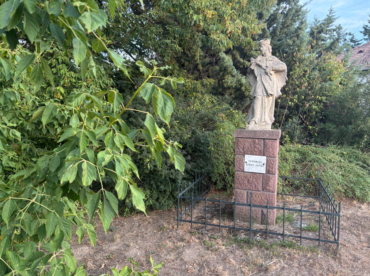 Bakancslistás helyek a Balaton körül – Nepomuki Szent János-szobor, Balatonalmádi