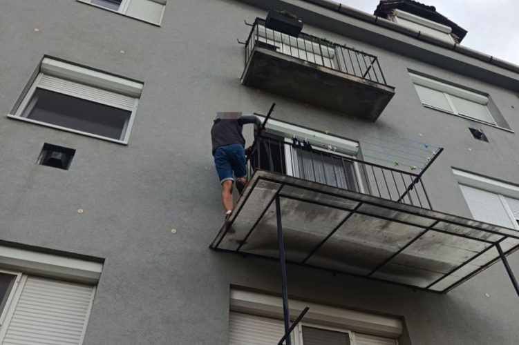Egy zacskó kávét lopott a pápai férfi aztán az erkélyen át menekült a rendőrök elől Egy zacskó kávét lopott a pápai férfi aztán az erkélyen át menekült a rendőrök elől