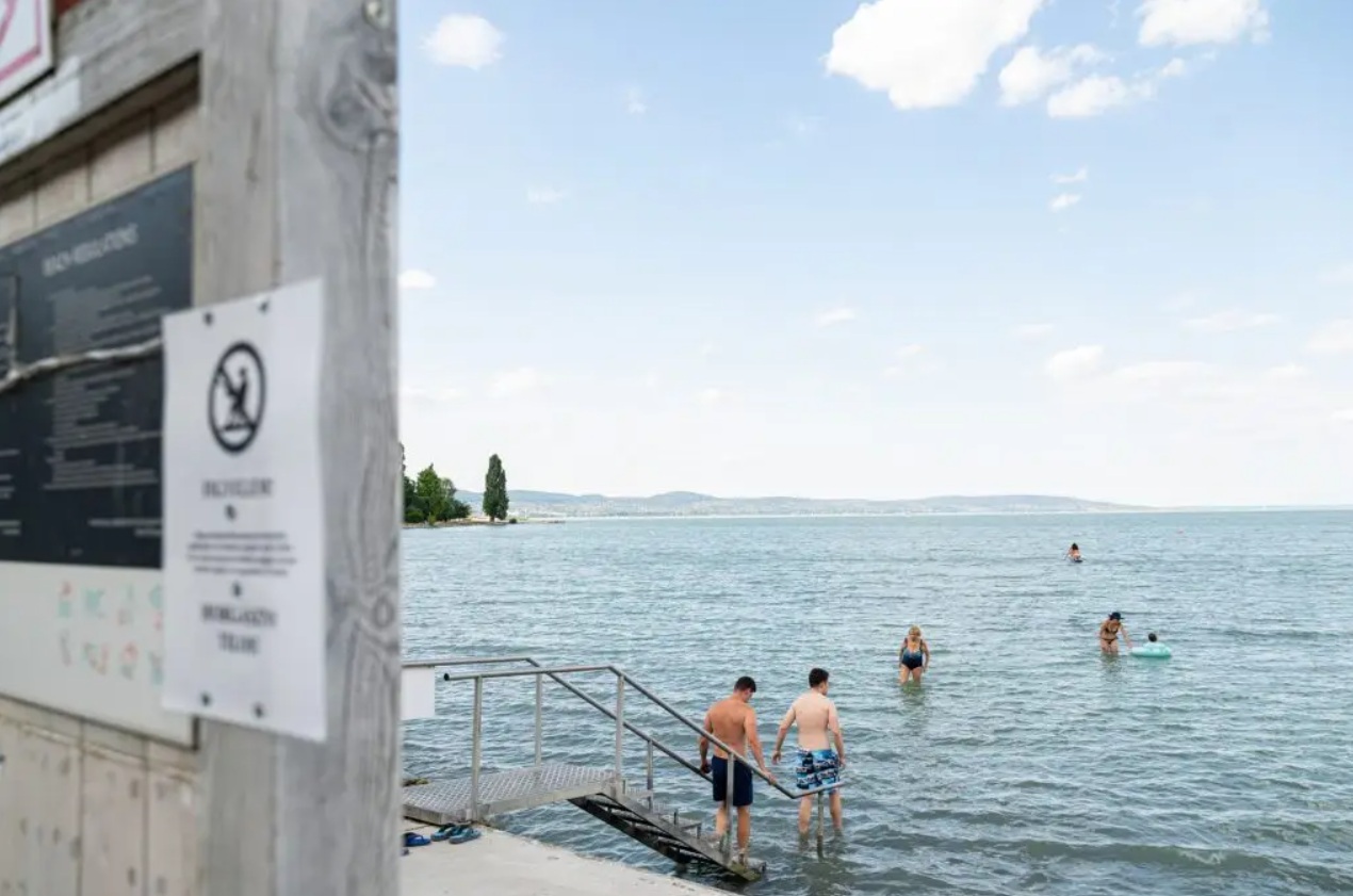 Öten haltak meg a Balatonban az idei szezon alatt